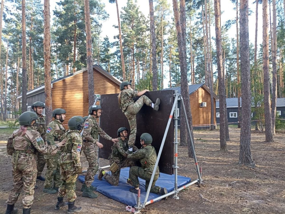 “Молодіжний” комітет Криму: “патріотичні” акції до дня прапора РФ та агітація до участі у т.зв. СВО  - картинка 7