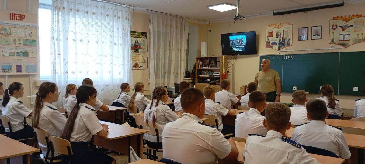 How the academic year 2024/2025 started in the occupied Crimea: a lesson with Putin, militaristic events - картинка 5