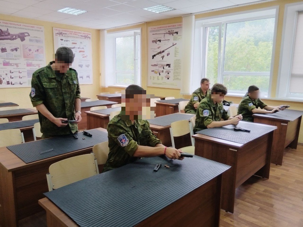 “Gvardeets”: how Russia makes soldiers out of children - картинка 11